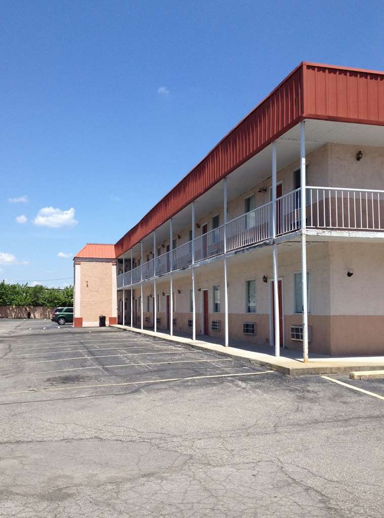 Country Hearth Inn & Suites Indianapolis Exterior photo